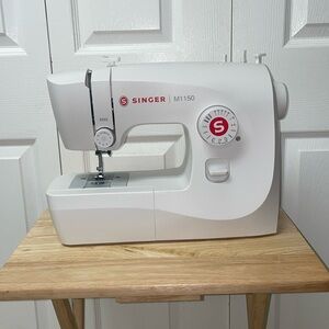 Singer M1150 Sewing Machine NWOT